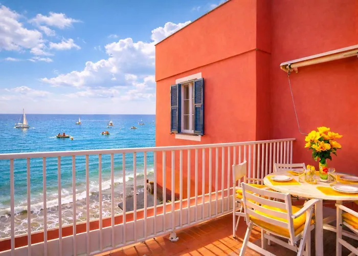 Апартаменты Lemon & Salt Seafront With Amazing Terrace - Prime Location Алассио